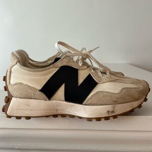 New Balance 327 Beige / Navy